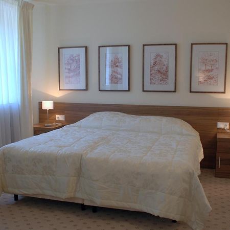 Hotel Termy Palacowe นาเวงชูฟ ภายนอก รูปภาพ