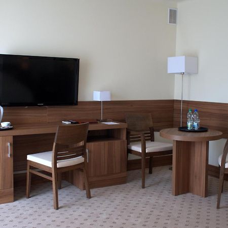 Hotel Termy Palacowe นาเวงชูฟ ภายนอก รูปภาพ
