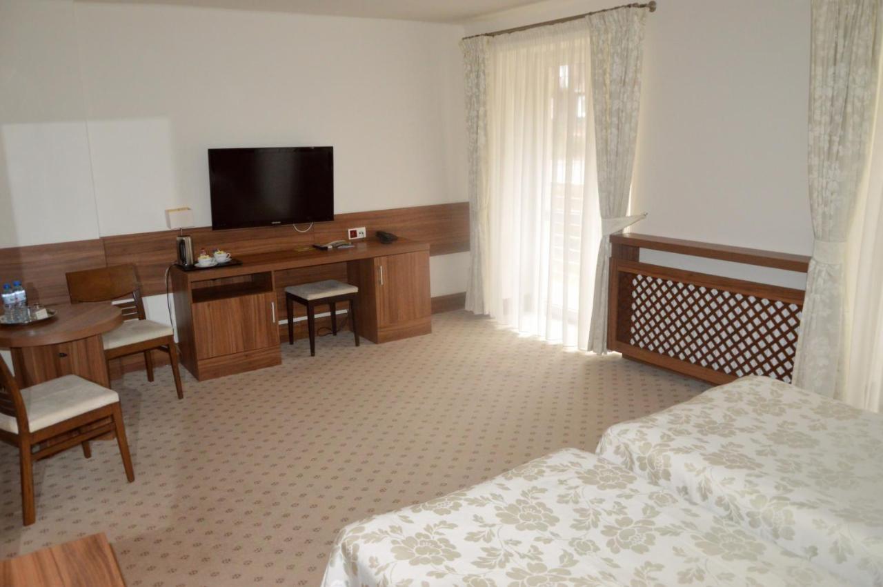 Hotel Termy Palacowe นาเวงชูฟ ภายนอก รูปภาพ