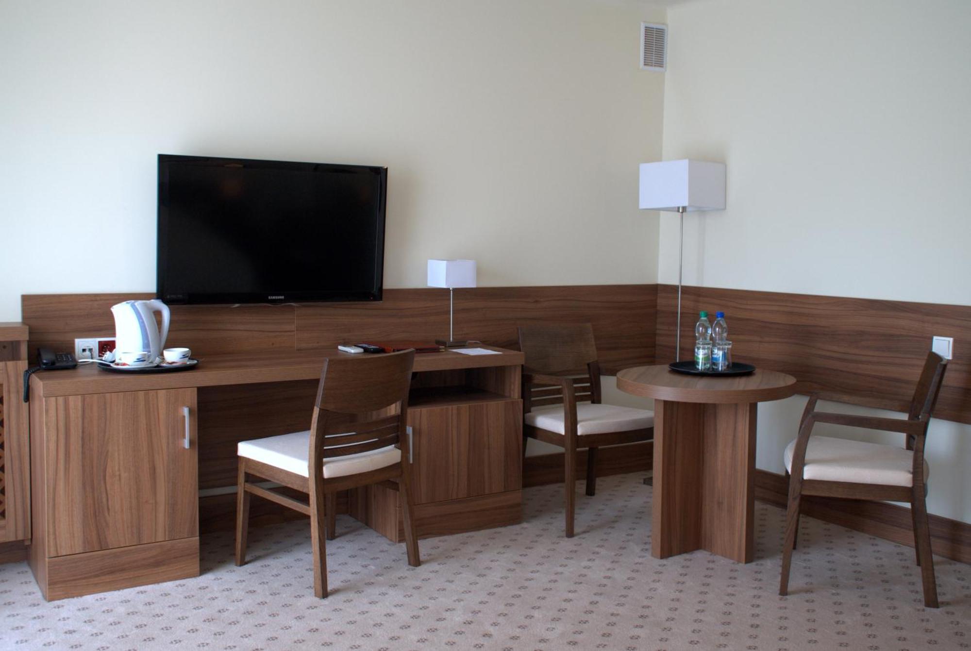Hotel Termy Palacowe นาเวงชูฟ ภายนอก รูปภาพ