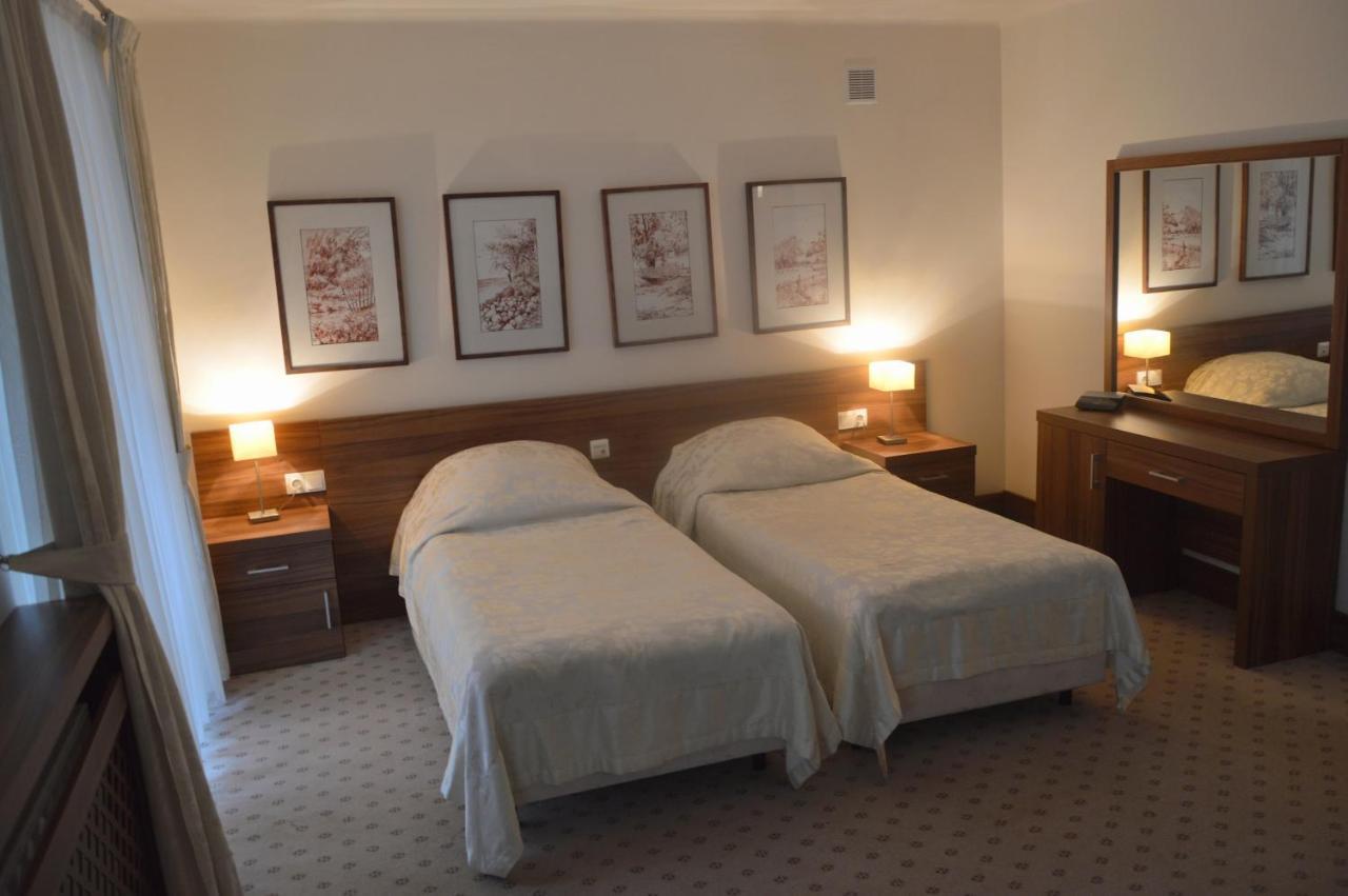 Hotel Termy Palacowe นาเวงชูฟ ภายนอก รูปภาพ